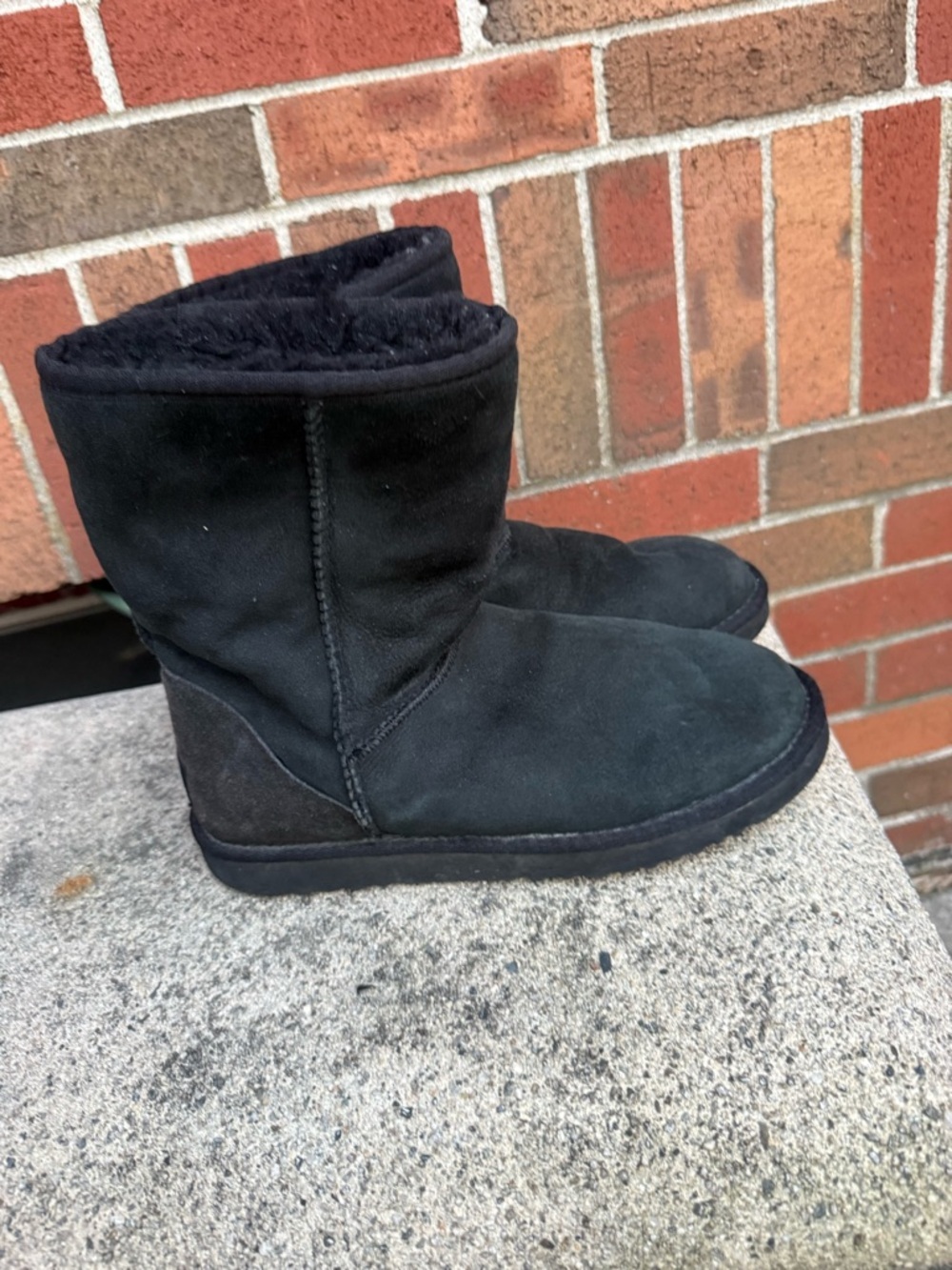 UGG Australia Classic Short Boots Black Sheepskin Suede Women’s Size 8